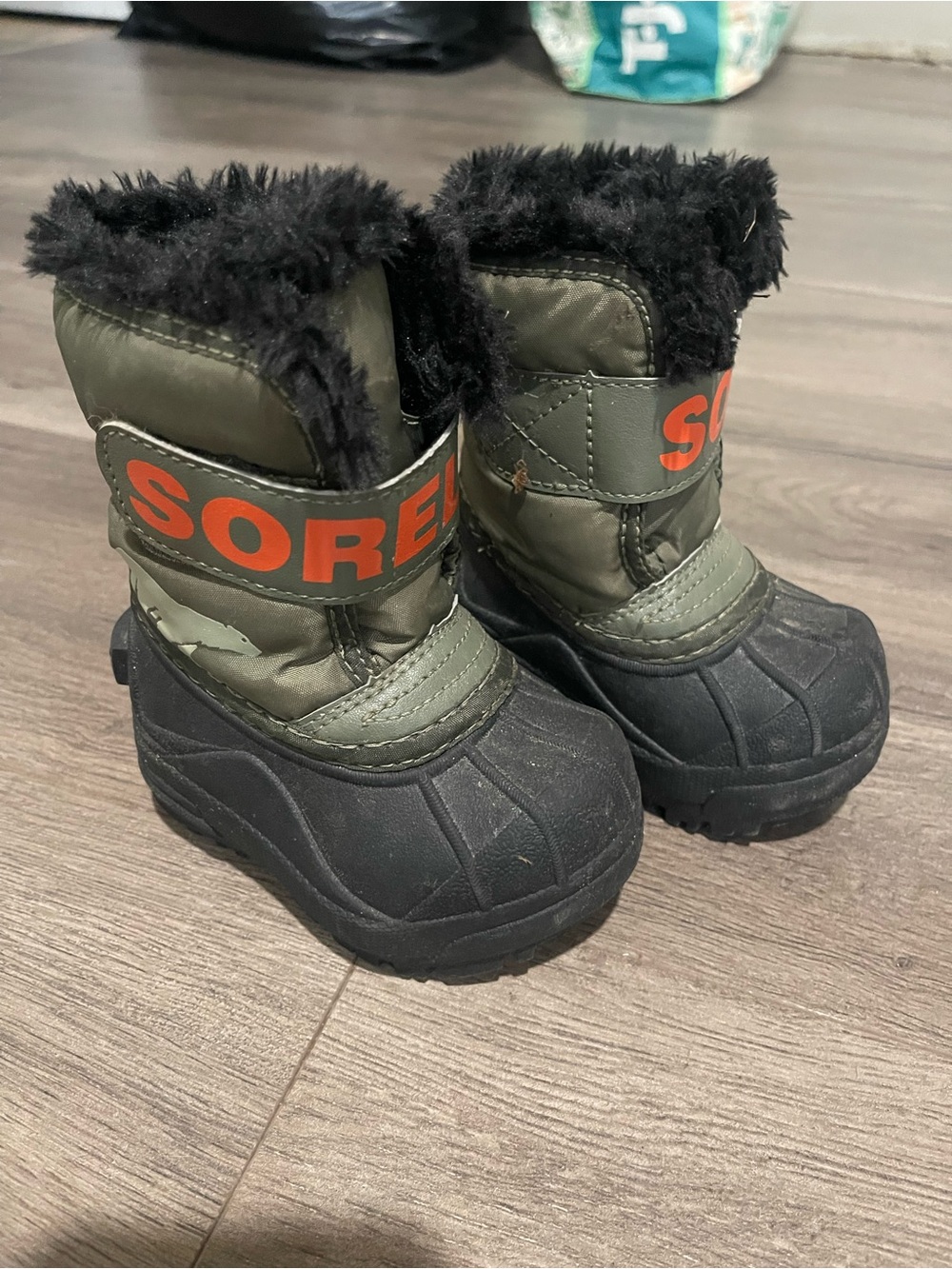 Sorel Kids Olive Green and Black Faux Fur Winter Boots with Orange Logo
